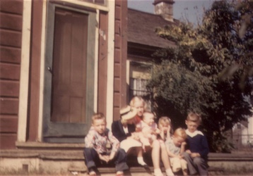 1952 george 5kidsonfrontporch1246thst